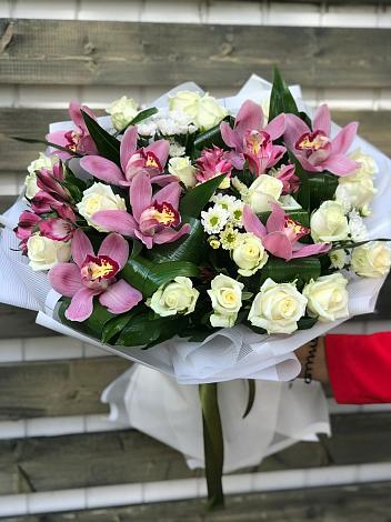 Букет цветов из: Розы и Хризантемы в Новоаганске