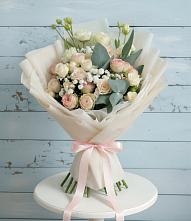 Букет цветов из:  Розы и Лизиантусы в Новоаганске