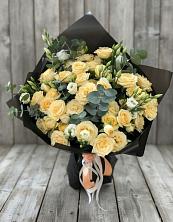 Букет цветов из:  Розы и Лизиантусы в Новоаганске