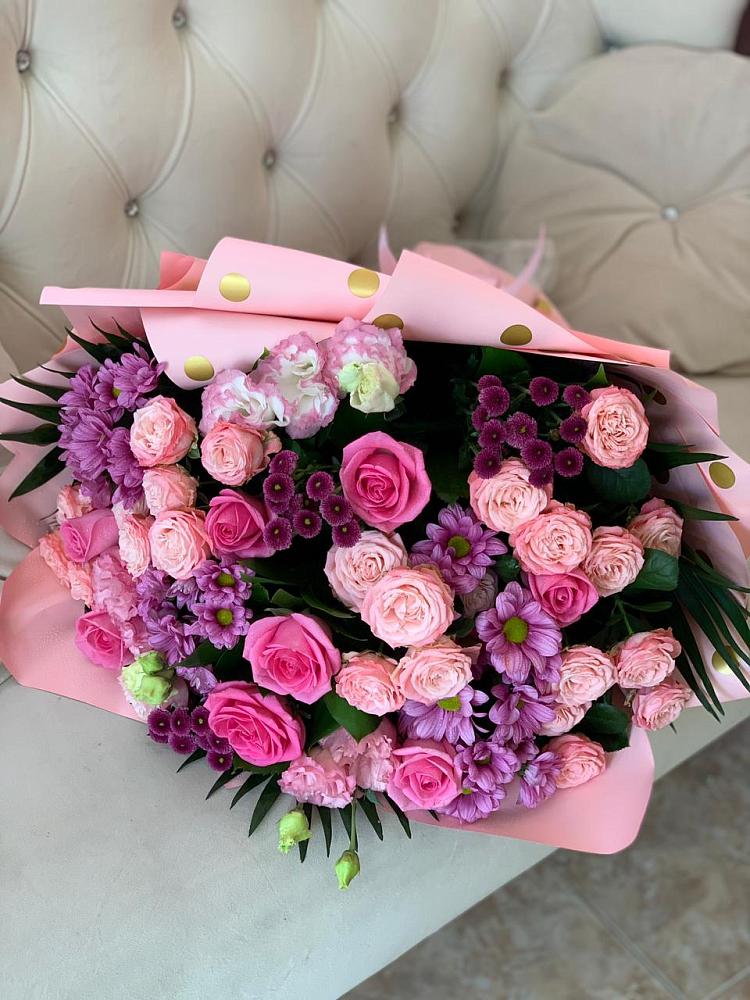 Букет цветов из: Хризантемы, Розы и Лизиантусы в Новоаганске