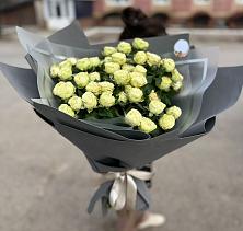 Букет Белые кустовые розы Солинеро в Новоаганске