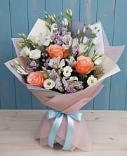 Букет цветов из:  Лизиантусы, Розы, Альстромерии и Гипсофила в Новоаганске