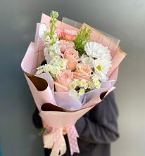 Букет цветов из:  Хризантемы и Розы в Новоаганске