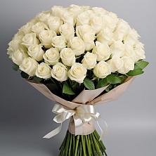Букет 101 беля роза Белоснежка в Новоаганске