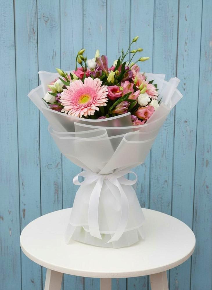 Букет цветов из: Герберы, Альстромерии и Лизиантусы в Новоаганске