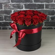 Цветочная композиция из Розы в шляпной коробке в Новоаганске