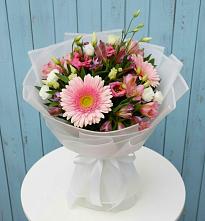 Букет цветов из:  Герберы, Альстромерии и Лизиантусы #REPLACE_PRED# Новоаганске