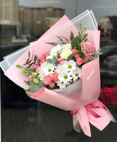 Букет цветов из: Розы, Лизиантусы и Хризантемы в Новоаганске